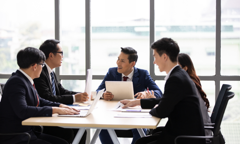 Executive Overload: How Smart Leaders Scale with Delegation & Outsourcing 4 SOCMED POST OPTION 3 2 4